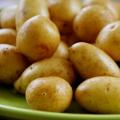 Как запечь молодой картофель в кожуре — рецепт в духовке целиком и дольками